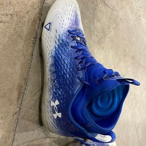 - men’s 10.5, hardly worn, great condition.